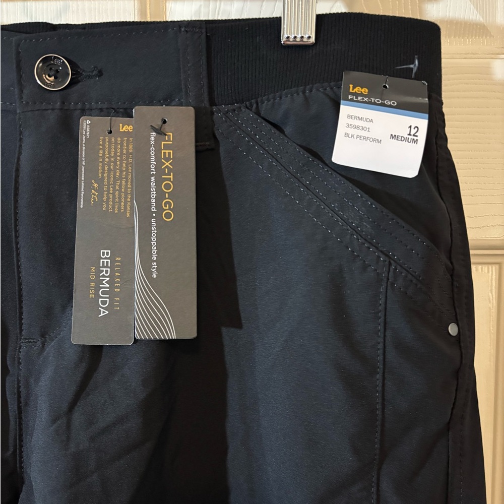 Lee woman’s Dark Cargo Shorts - Picture 3 of 5